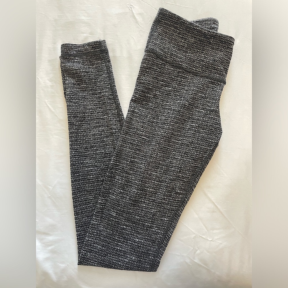 Lulu Lemon Wunder Under High Rise Legging | size 6 | black & grey textured